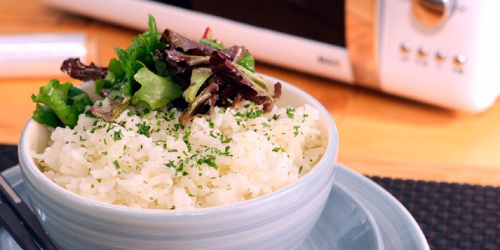 5 alimentos que no debes meter al microondas