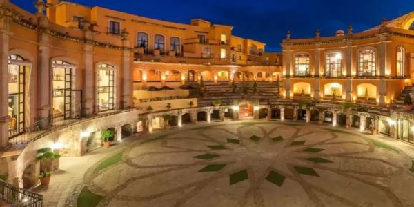 Así es el hotel construido en una plaza de toros en Zacatecas