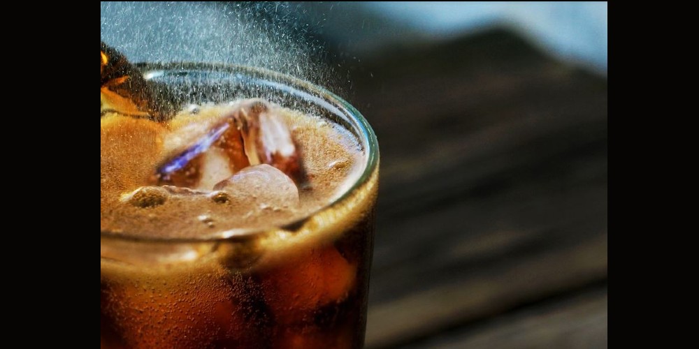 Esto pasa en tu cuerpo al beber refresco