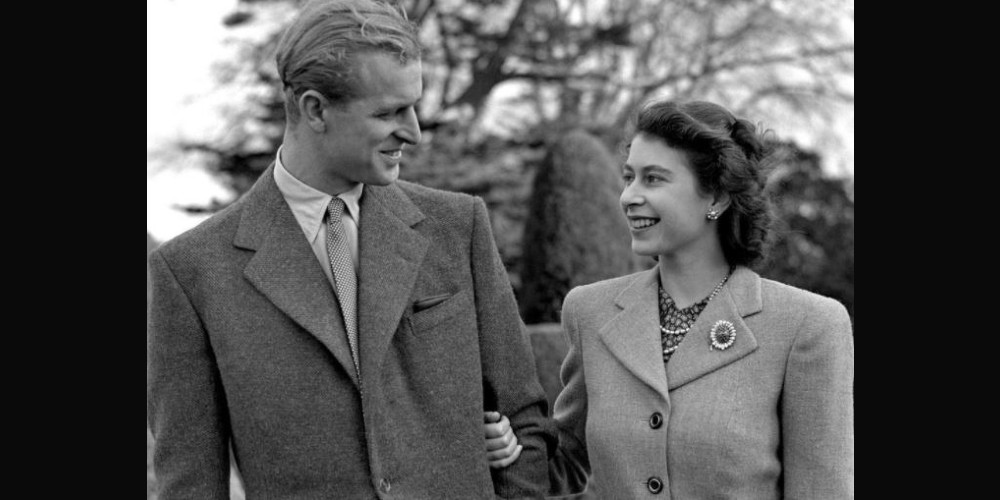 Los 73 años de amor de Isabel II y Felipe en imágenes
